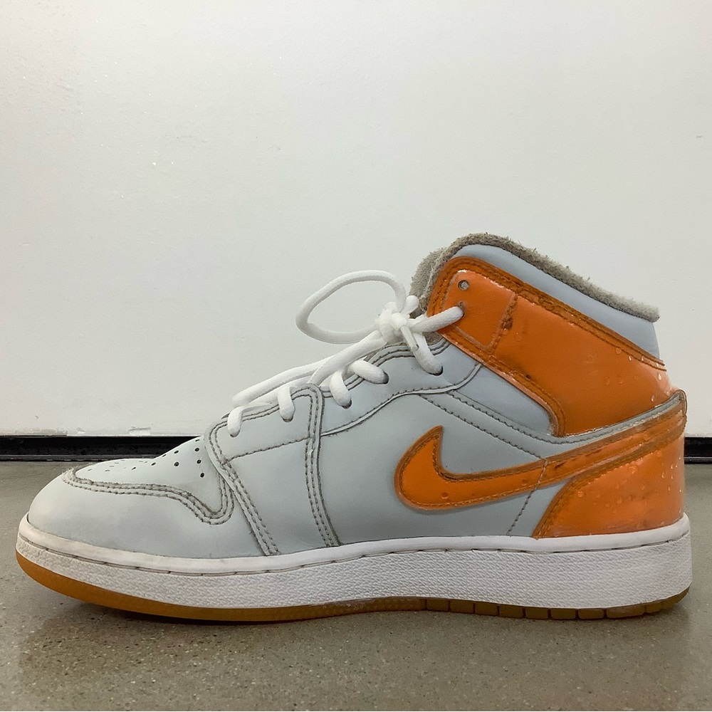 JORDAN 1 MID SE GS 'GATORADE PACK - ORANGE’ SIZE 5Y - Picture 3 of 7